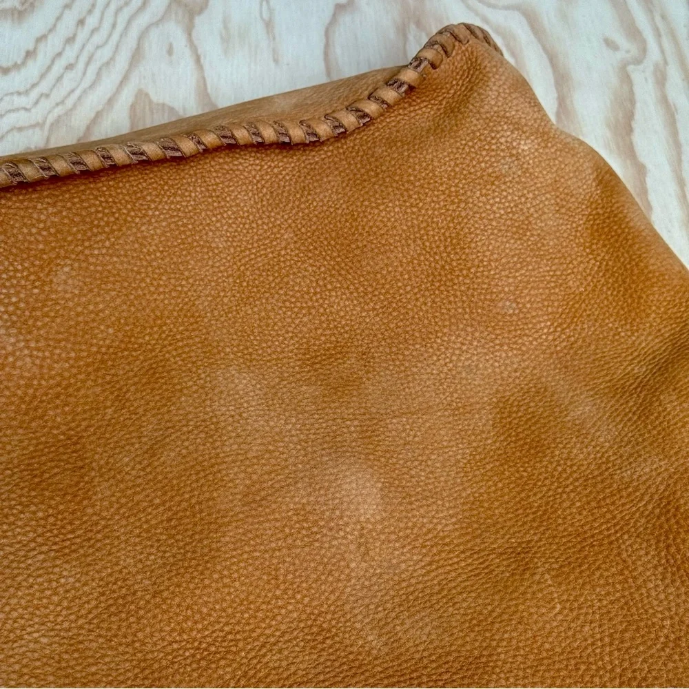 Cᴏʟᴇ Hᴀᴀɴ Rᴀʟᴇɪɢʜ Wʜɪᴘsᴛɪᴛᴄʜᴇᴅ Hᴏʙᴏ Bᴀɢ ɪɴ Cᴏɢɴᴀᴄ - Picture 15 of 16